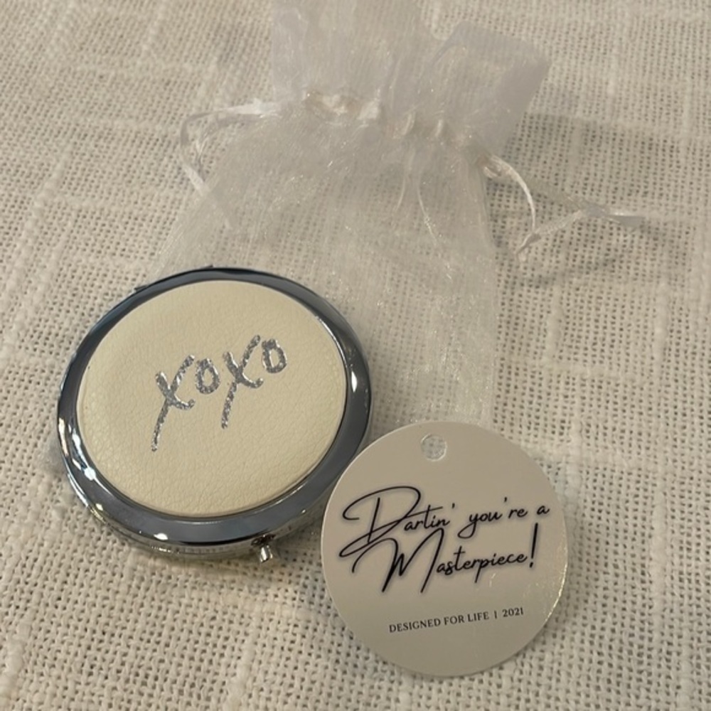 Personal vanity pocket mirror new in gift bag XOXO darlin you are a masterpiece